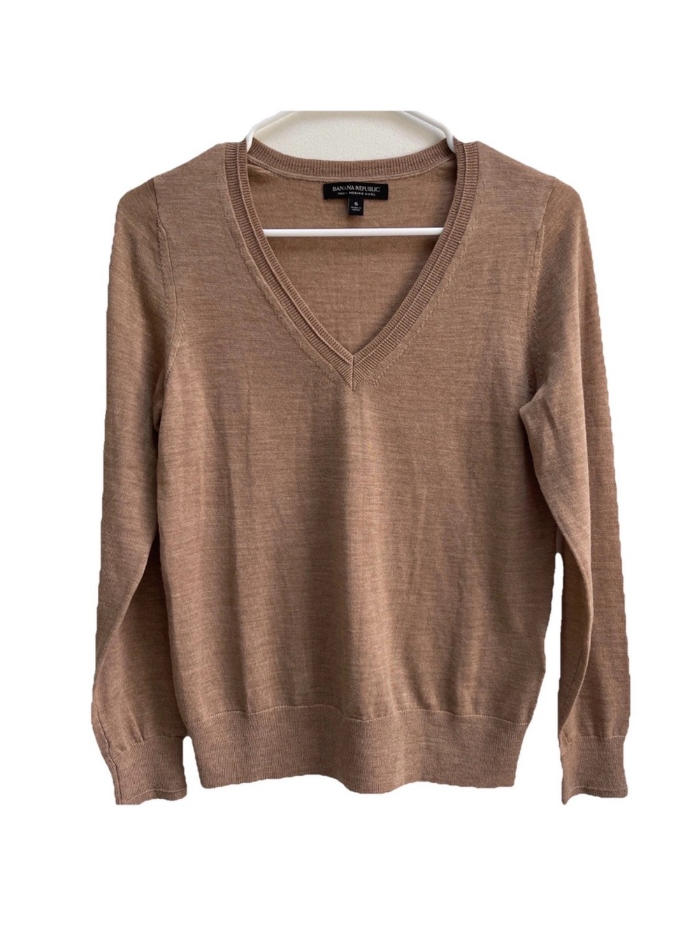 Banana Republic 100% Merino Wool Extra Fine Wool Tan V-neck Women’s Sweater S